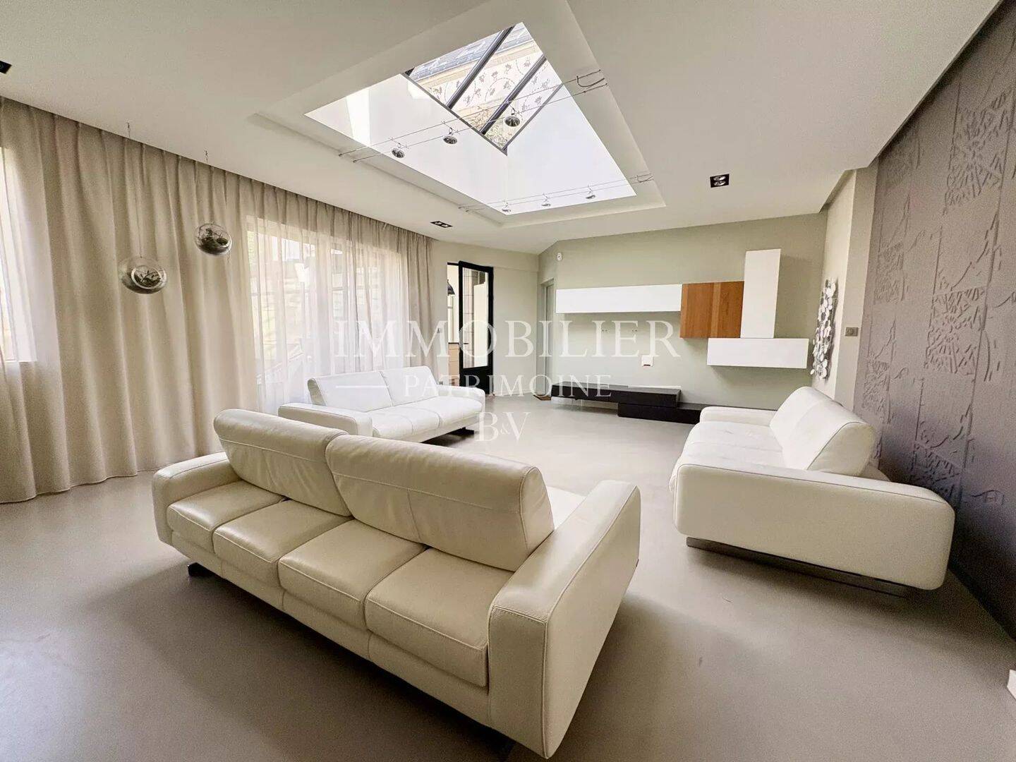 Maison 7 pièces 261 m² · à Tours · 261 m² · 910 000 €