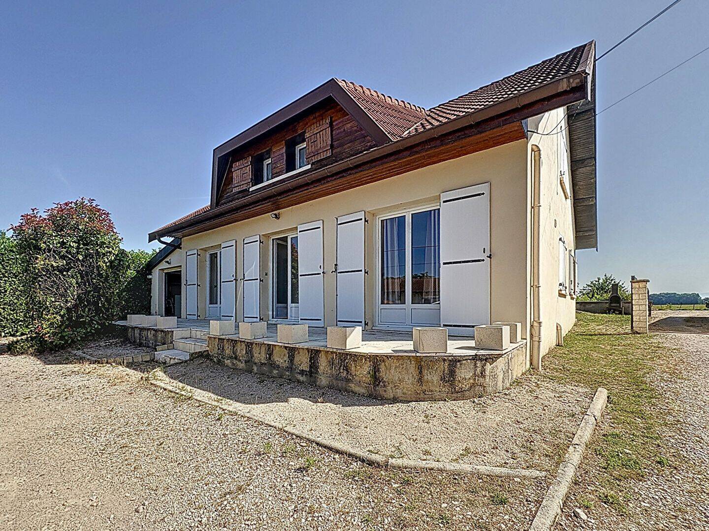 Maison 8 pièces 223 m² · à Viriat · 223 m² · 379 000 €