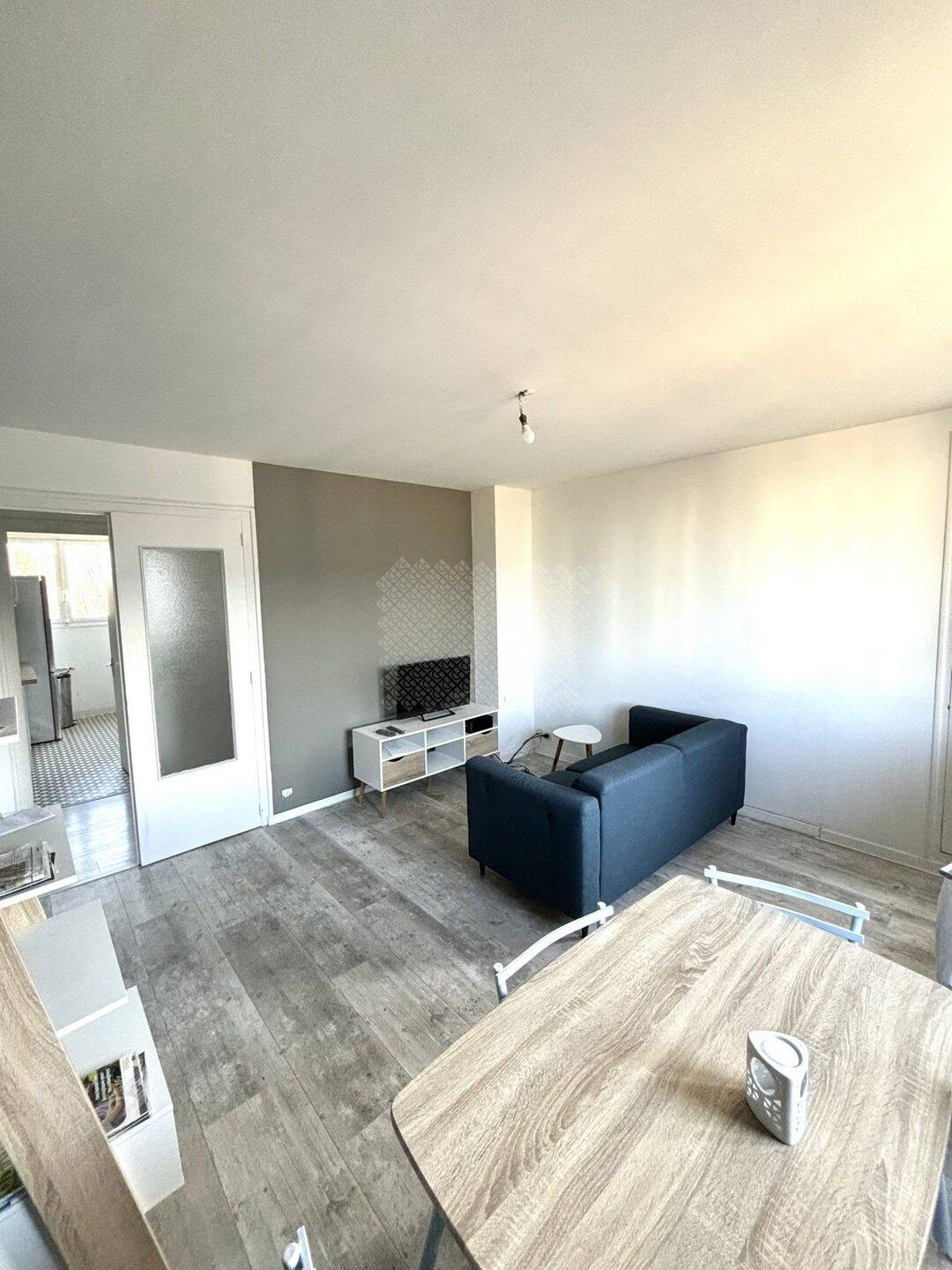 5 pièces 76 m² · à Angers · 75,5 m² · 390 €