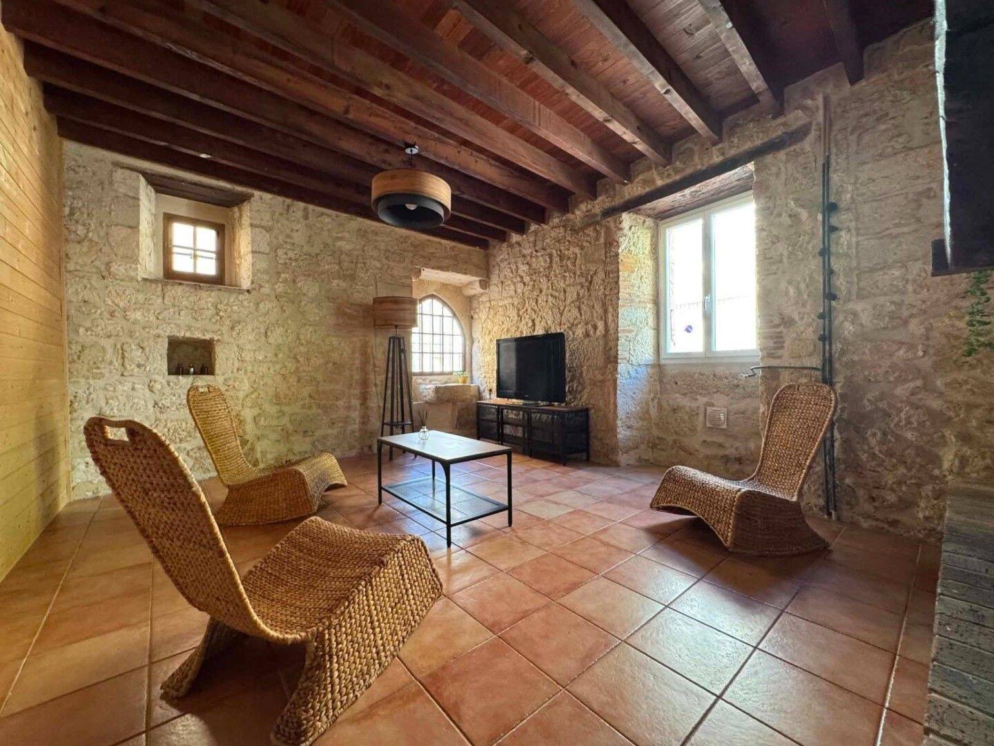 MAISON EN PIERRE RÉNOVÉE, COUR, TERRASSE, CAVE, GRENIER