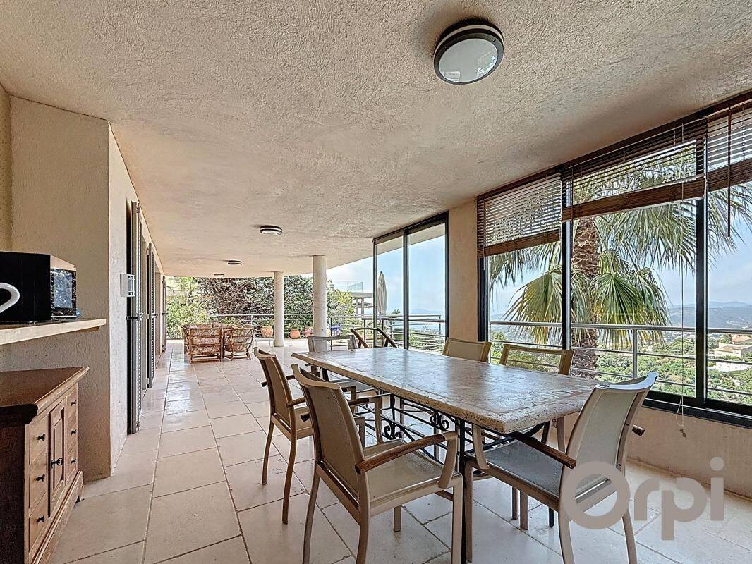 Maison 7 pièces 225 m² · à Roquebrune-sur-Argens · 225 m² · 1 790 000 €