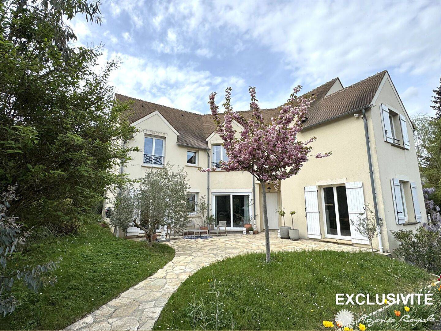 Maison 8 pièces 225 m² · à Saint-Germain-en-Laye · 225 m² · 1 490 000 €