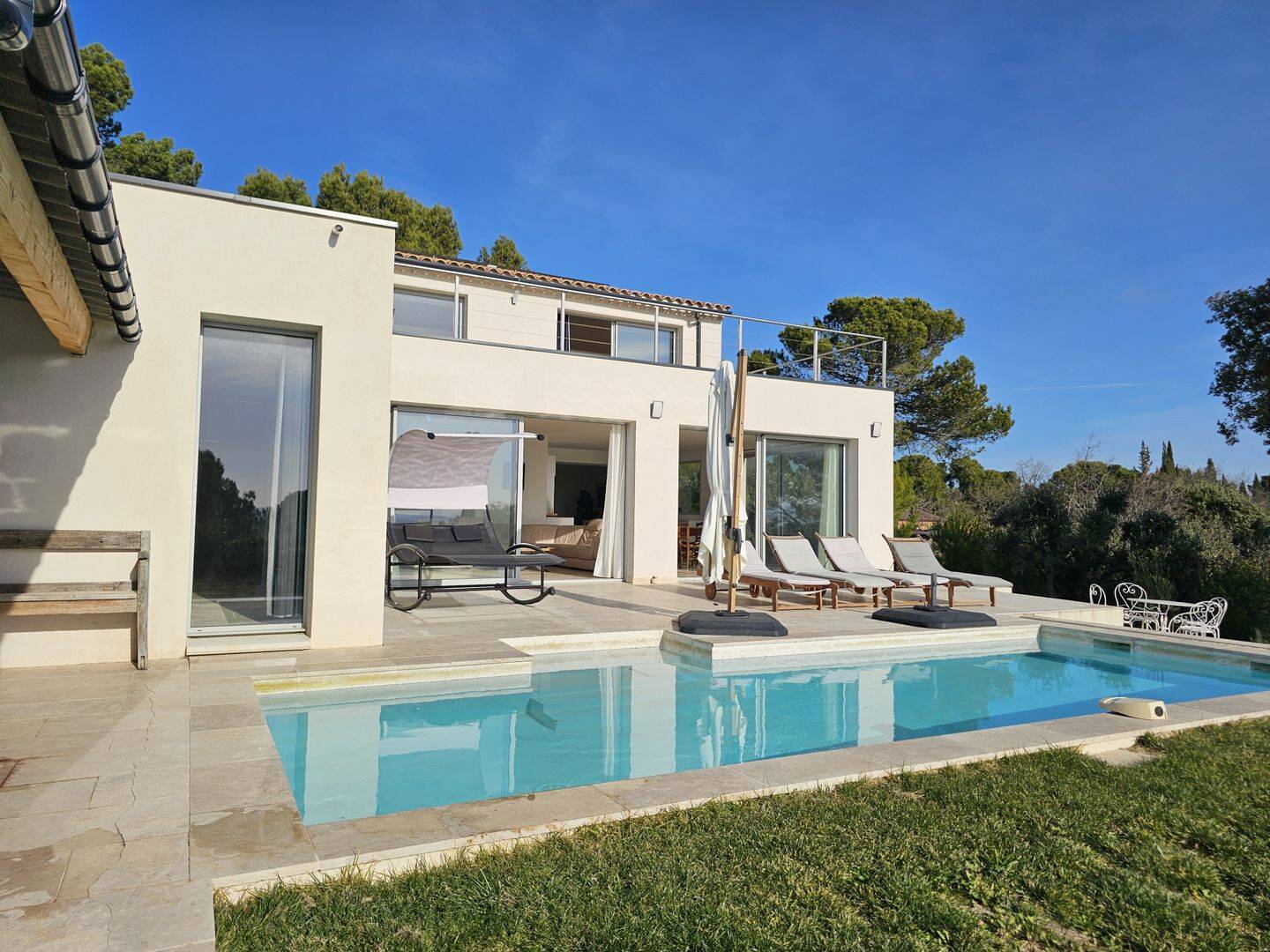 Maison 8 pièces 304 m² · à Châteauneuf-de-Gadagne · 304 m² · 1 199 000 €