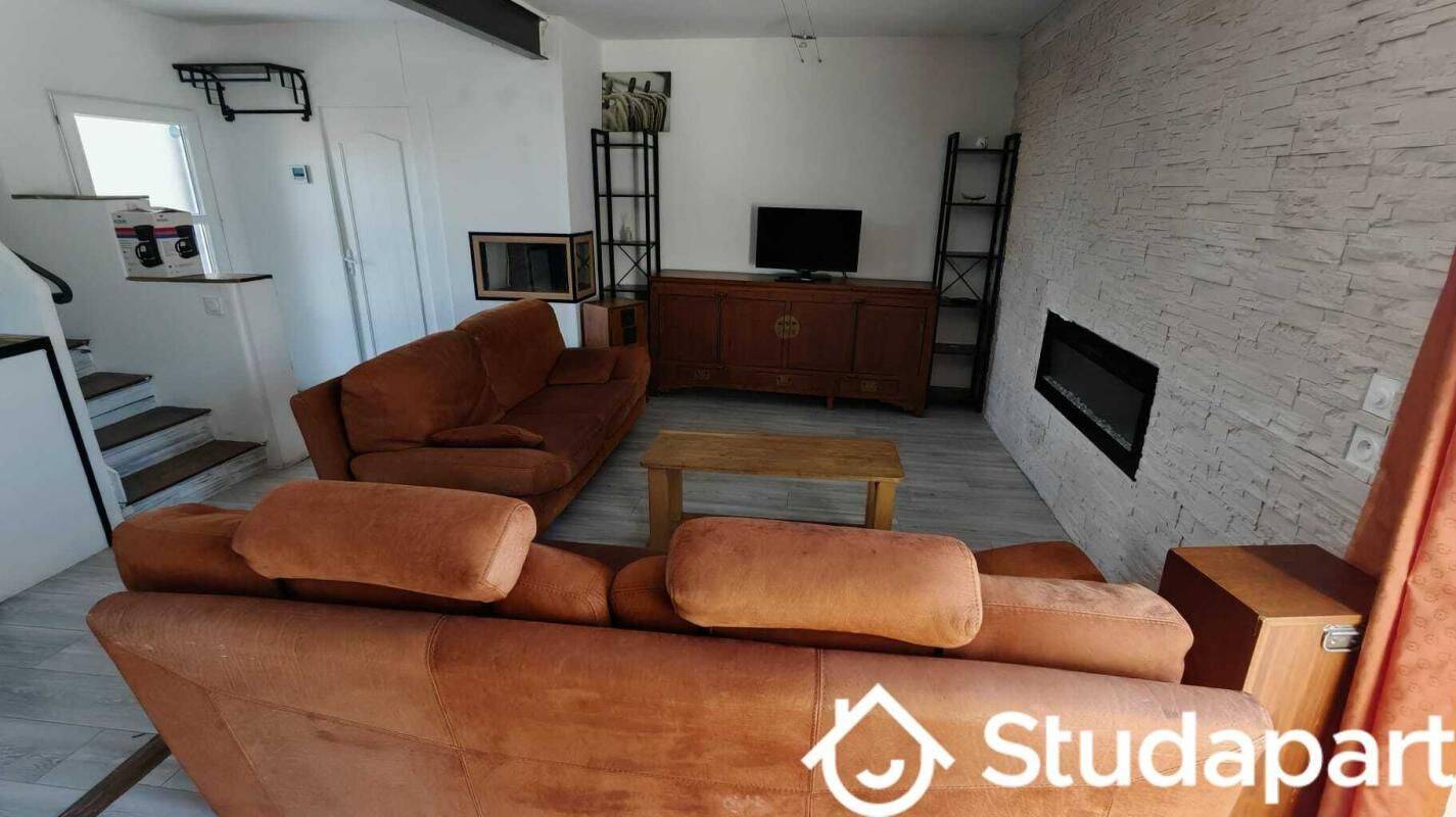 1 pièce 10 m² · à Bourges · 10 m² · 350 €