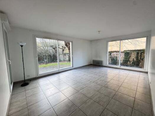 Appartement à louer 1 250 € 3 pièces 2 chambres 64 m² RDC Centre Melun 77000