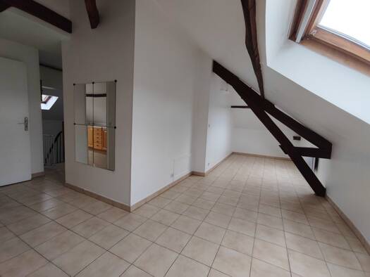 Appartement à vendre 78 000 € 3 pièces 2 chambres 56,9 m² Étage 2/2 Champagne-sur-Seine 77430