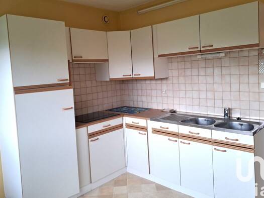 Appartement à vendre 61 000 € 4 pièces 3 chambres 79 m² RDC/3 Langeac 43300