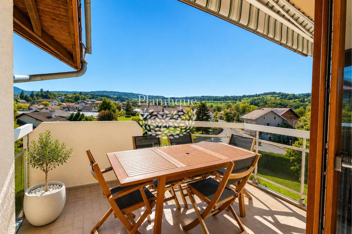 Appartement 6 pièces 140 m² · à Reignier-Ésery · 140 m² · 516 600 €