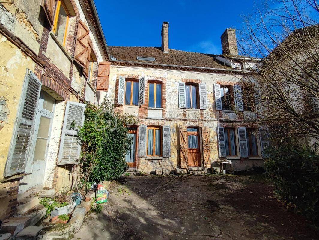 Maison 6 pièces 190 m² · à Villeneuve-l'Archevêque · 190 m² · 118 000 €