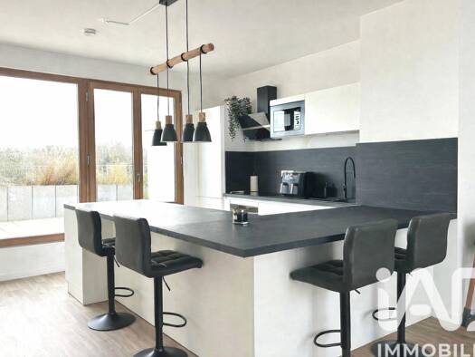 Duplex à vendre 290 000 € 4 pièces 3 chambres 84 m² Étage 2/2 Zone Agricole Cergy 95000