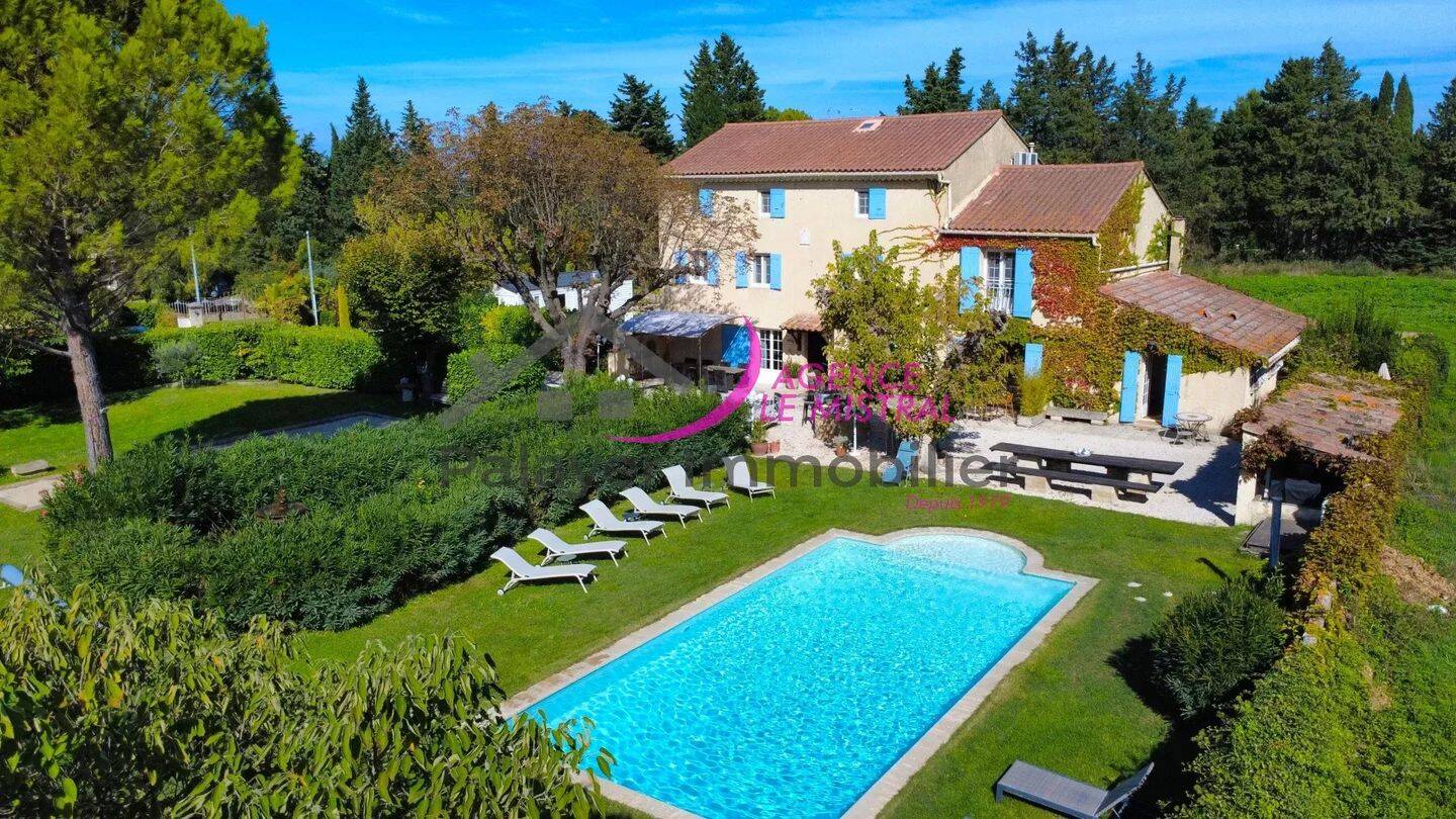 Maison 8 pièces 335 m² · à Monteux · 335 m² · 850 000 €