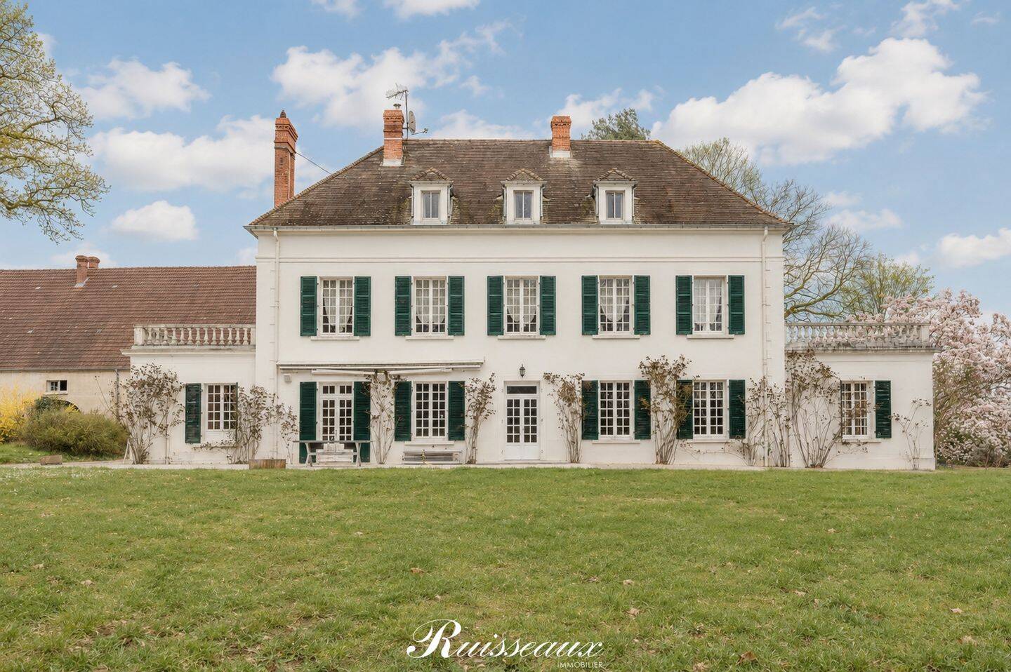 Maison 10 pièces 389 m² · à Damparis · 389 m² · 890 000 €