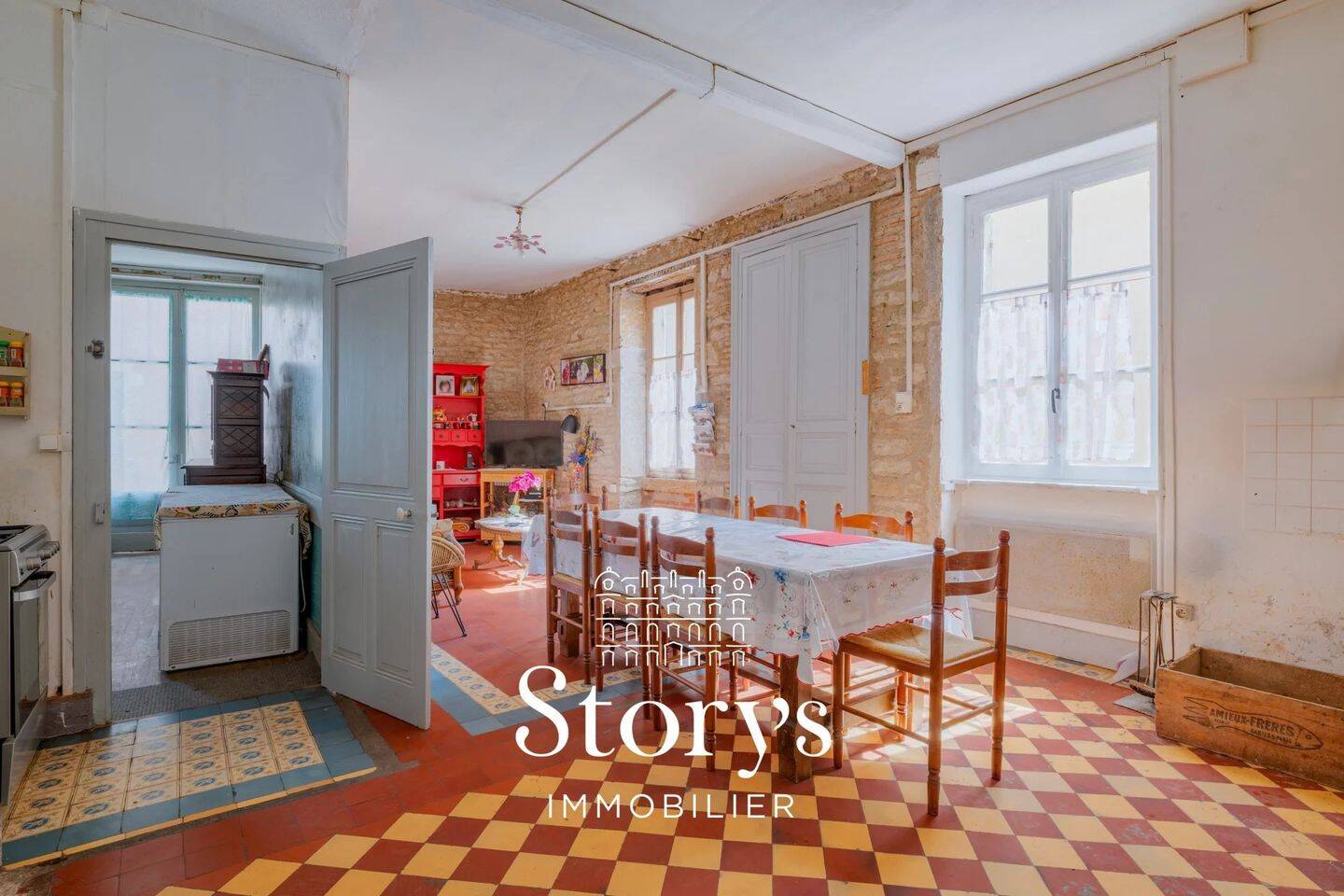 Maison 7 pièces 300 m² · à Salornay-sur-Guye · 300 m² · 100 000 €