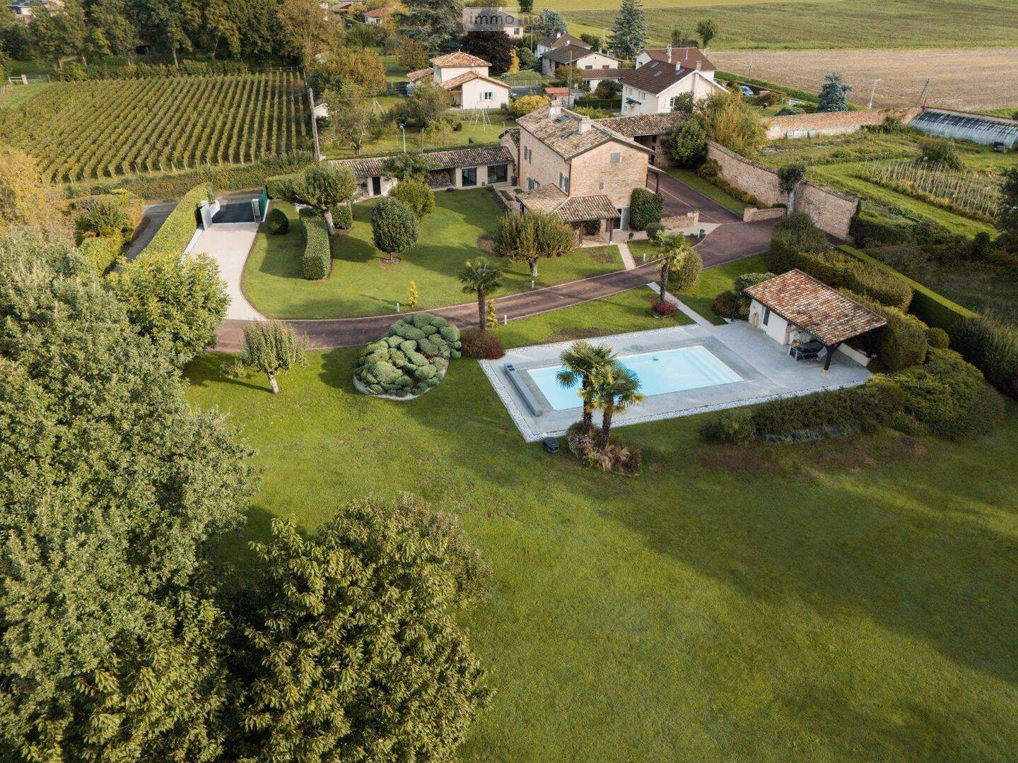 Maison 9 pièces 231 m² · à Charnay-lès-Mâcon · 231 m² · 985 000 €