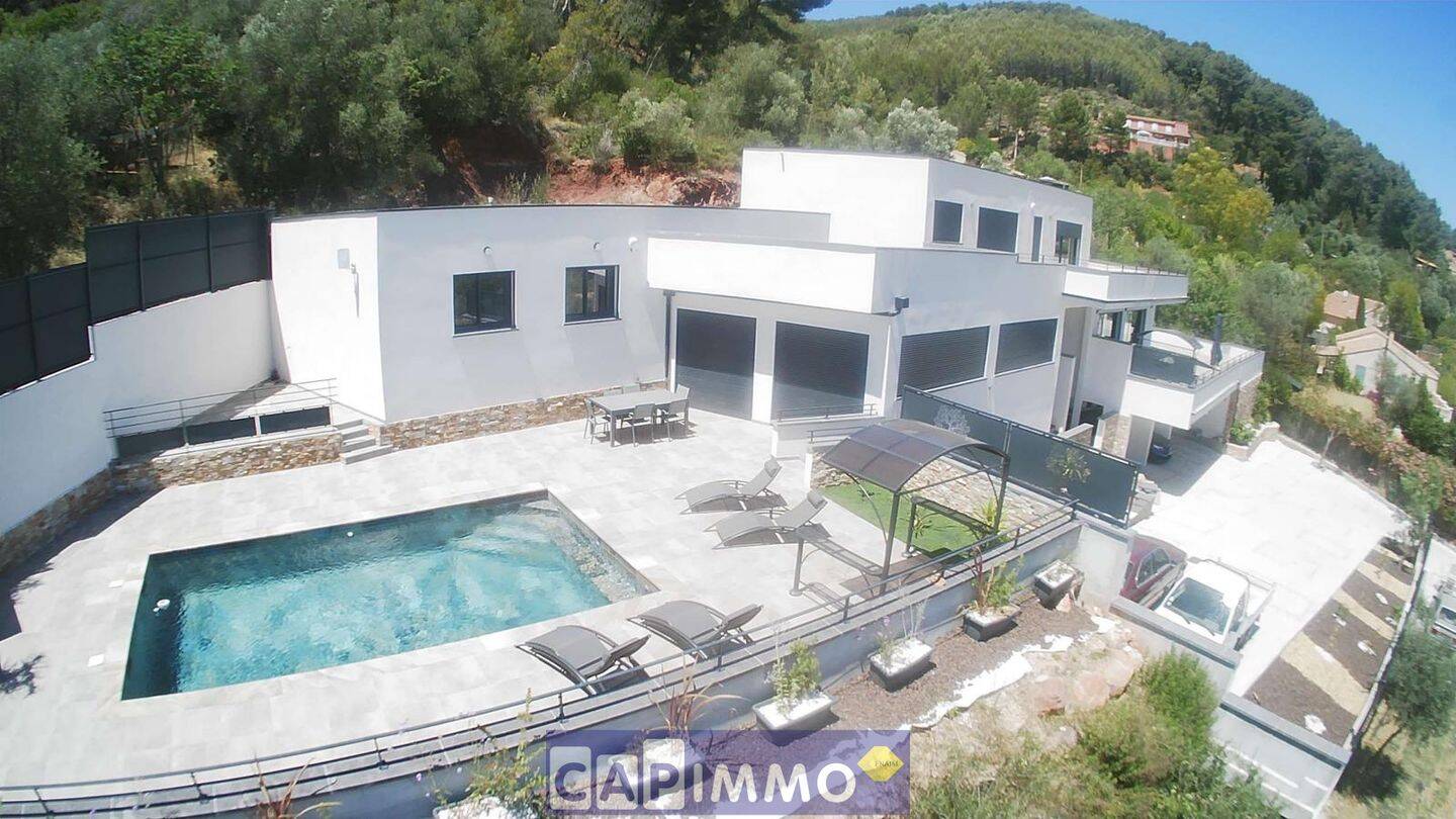 Maison 4 pièces 114 m² · à Cuers · 114 m² · 2 500 €