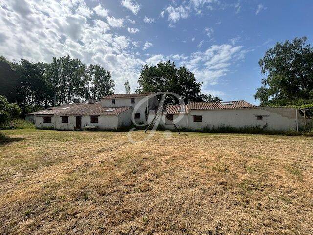 Maison 8 pièces 180 m² · à Coëx · 180 m² · 230 000 €