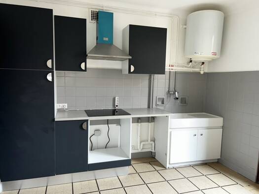 Appartement à louer 610 € 3 pièces 1 chambre 55,3 m² RDC Saint-Romain-le-Puy 42610