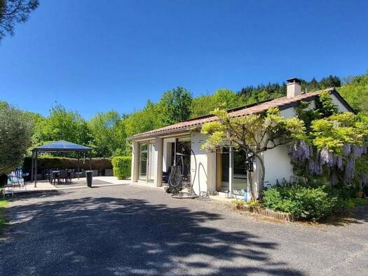 Maison à vendre 480 000 € 7 pièces 6 chambres 208,4 m² 2 832 m² de terrain Saint-Hilaire-de-Lusignan 47450