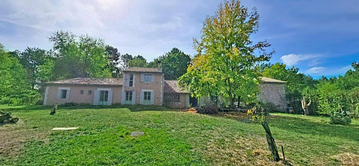 Maison 5 pièces 280 m² · à Saint-Étienne-de-Puycorbier · 280 m² · 399 000 €