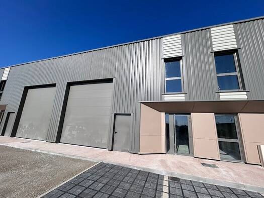 Local d'activités à louer 3 551 € 404 m² d'espace de stockage Varennes-lès-Mâcon 71000