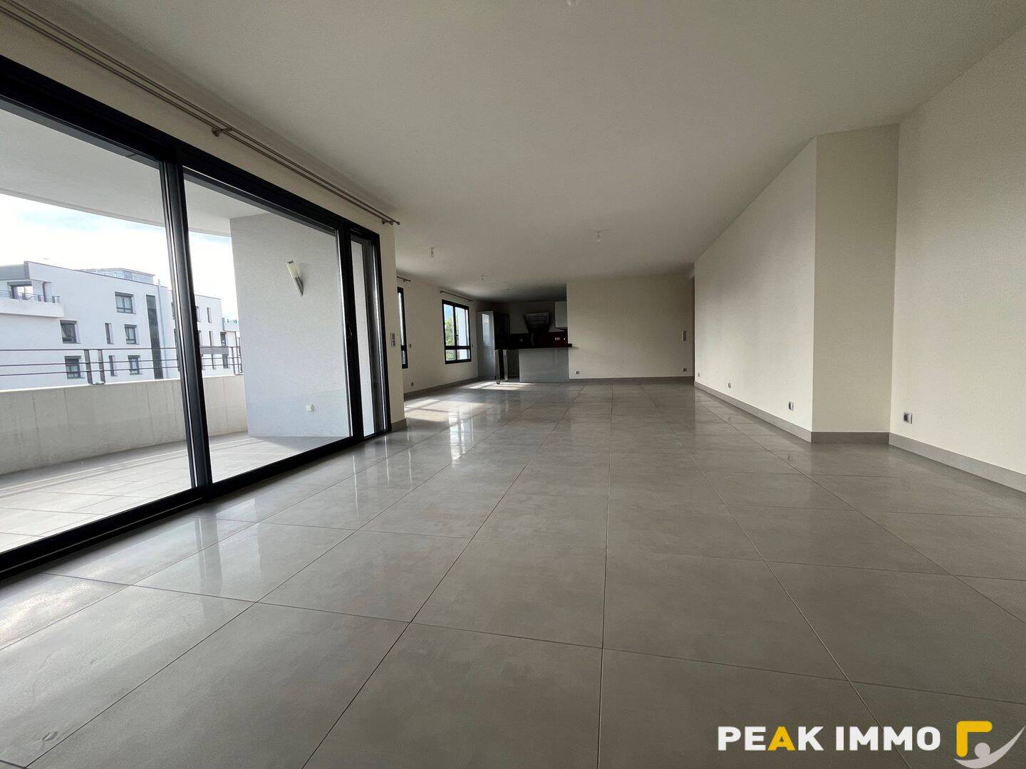 Appartement 5 pièces 167 m² · à Saint-Genis-Pouilly · 166,5 m² · 2 809 €
