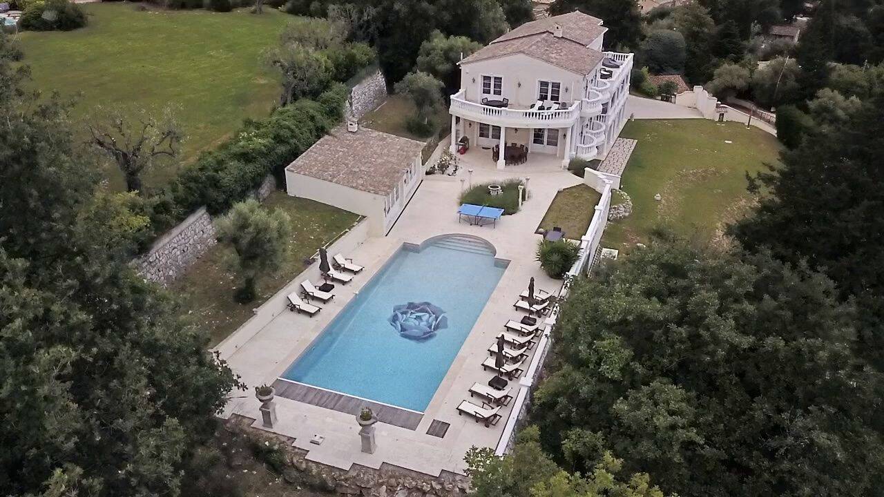 Maison 10 pièces 400 m² · à Tourrettes-sur-Loup · 400 m² · 8 000 €