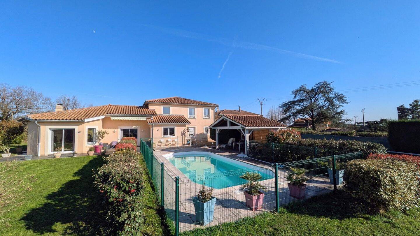 Maison 8 pièces 212 m² · à Grézieu-la-Varenne · 212 m² · 1 080 000 €