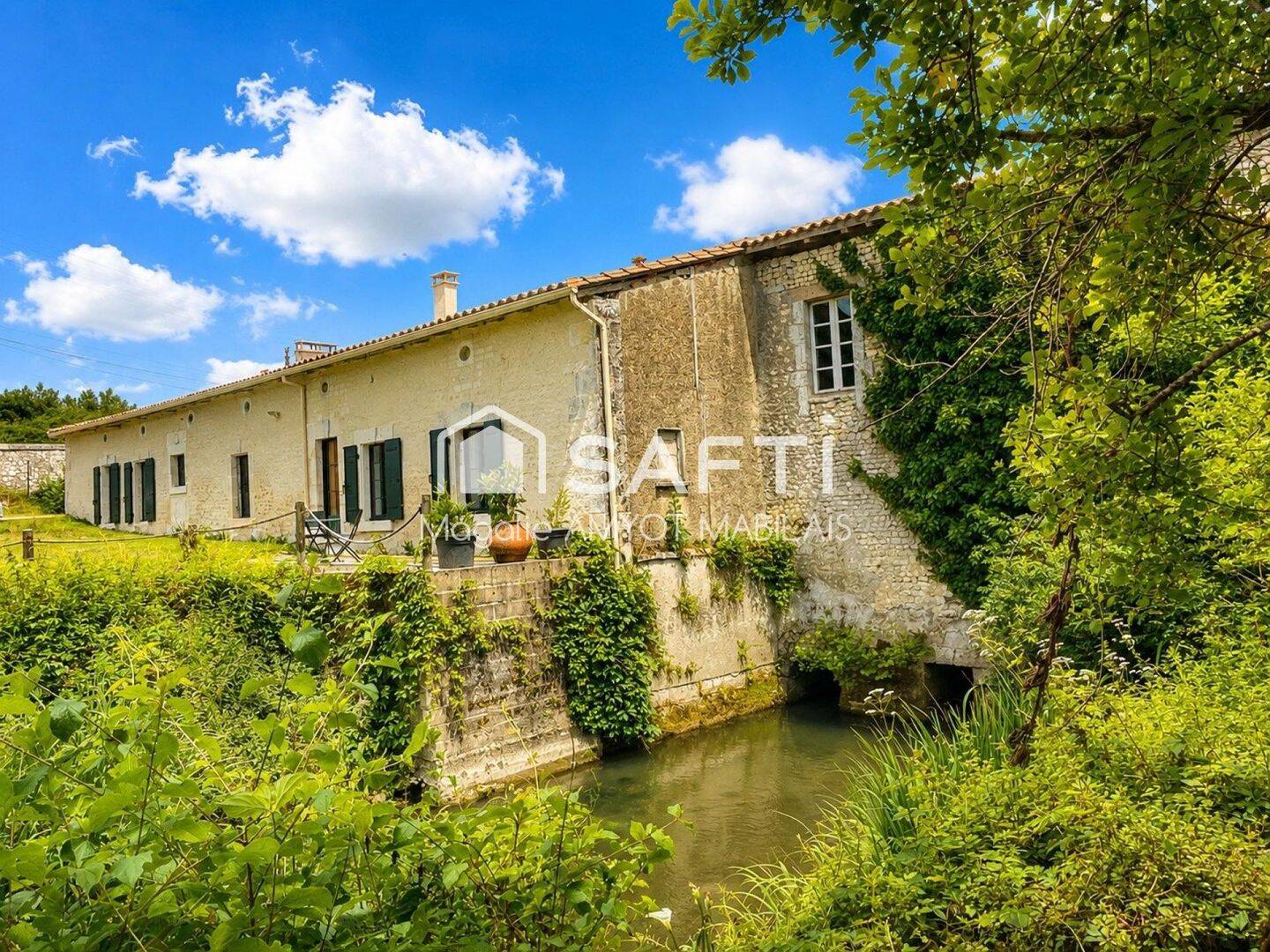 Maison 6 pièces 234 m² · à Challignac · 234 m² · 480 000 €
