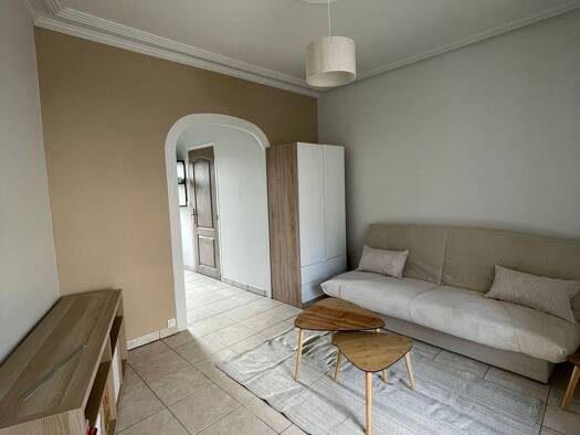 Appartement à louer 525 € 2 pièces 24 m² RDC/2 disponible dès maintenant Centre Ville Niort 79000