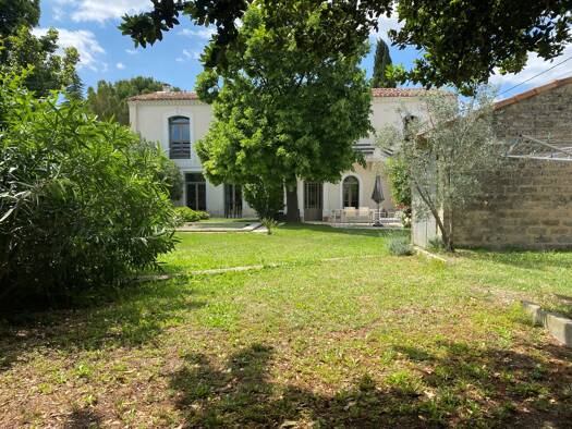 Maison à vendre 870 000 € 8 pièces 5 chambres 250 m² 800 m² de terrain Saint-Laurent-d'Aigouze 30220