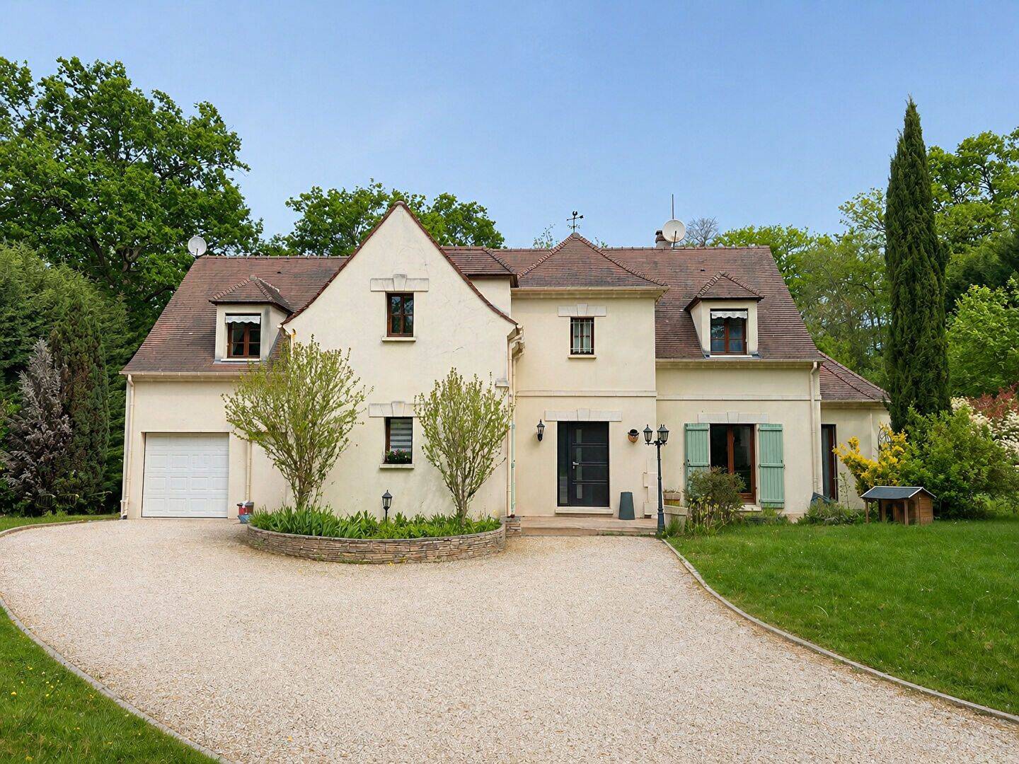 Maison 8 pièces 250 m² · à Lamorlaye · 250 m² · 950 000 €