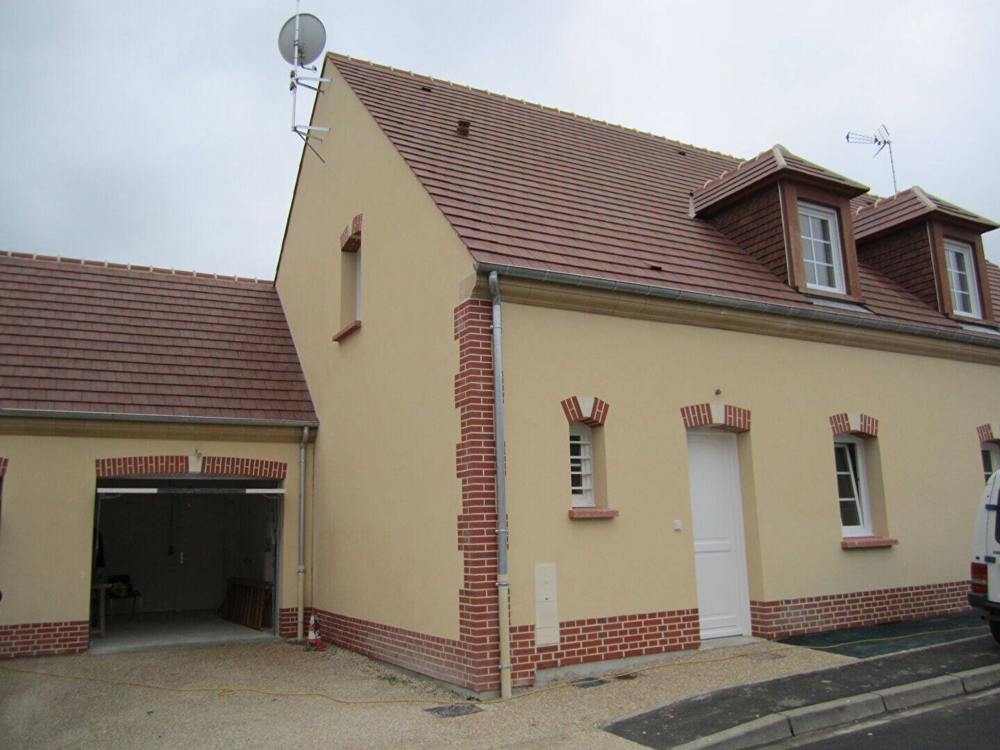 Maison 4 pièces 95 m² · à Auneuil · 95 m² · 950 €/mois