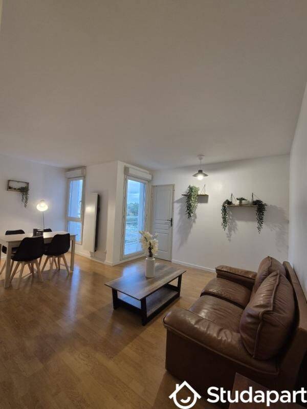 1 pièce 10 m² · à Cergy · 10 m² · 550 €/mois
