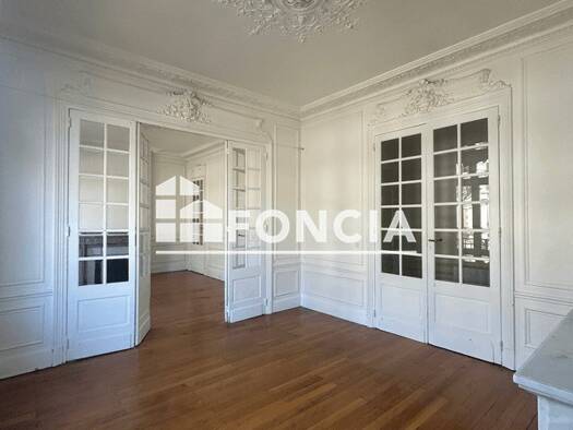 Appartement à louer 777 € 3 pièces 1 chambre 76,6 m² 1er étage Plantes-Dauphine Orléans 45100