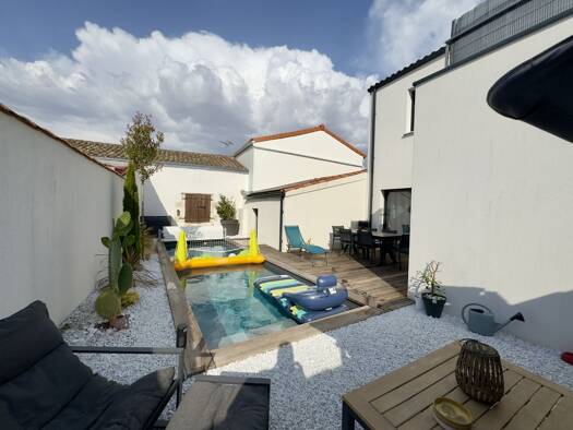 Maison à vendre 530 000 € 5 pièces 4 chambres 92 m² 232 m² de terrain Mairie Périgny 17180