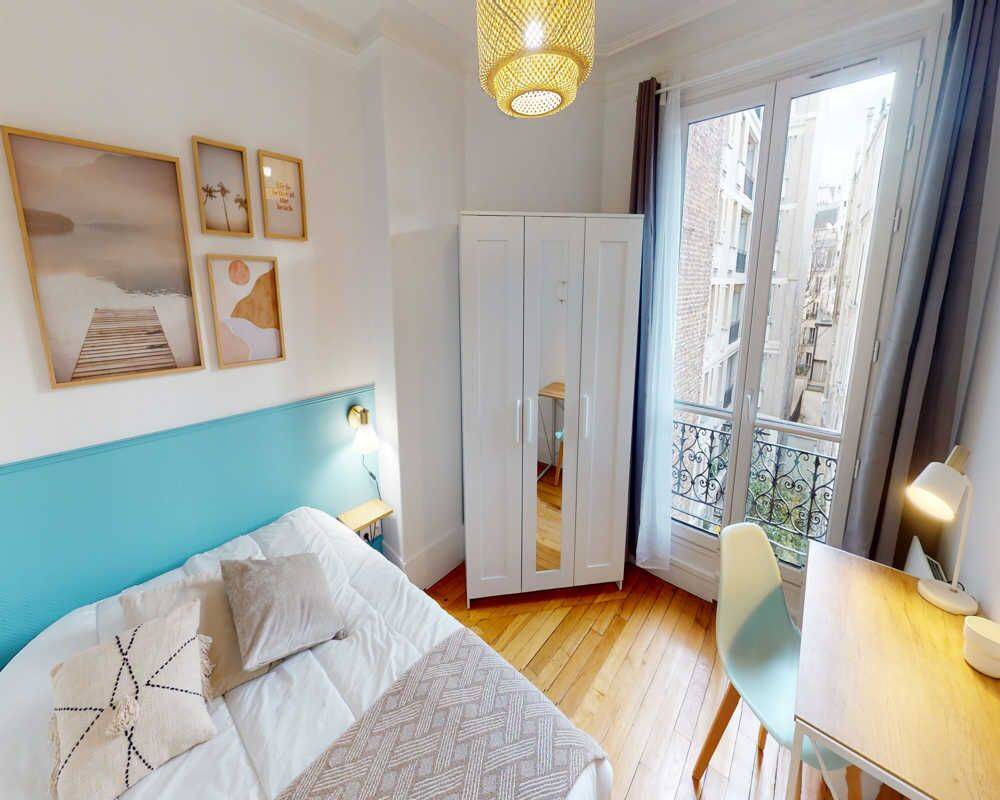 Appartement 6 pièces 100 m² · à Paris 18ème Arrondissement · 100 m² · 1 050 €/mois
