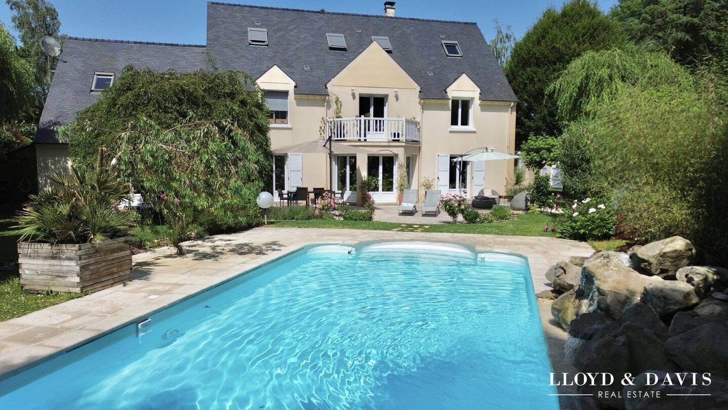 Maison 9 pièces 300 m² · à Compiègne · 300 m² · 860 000 €