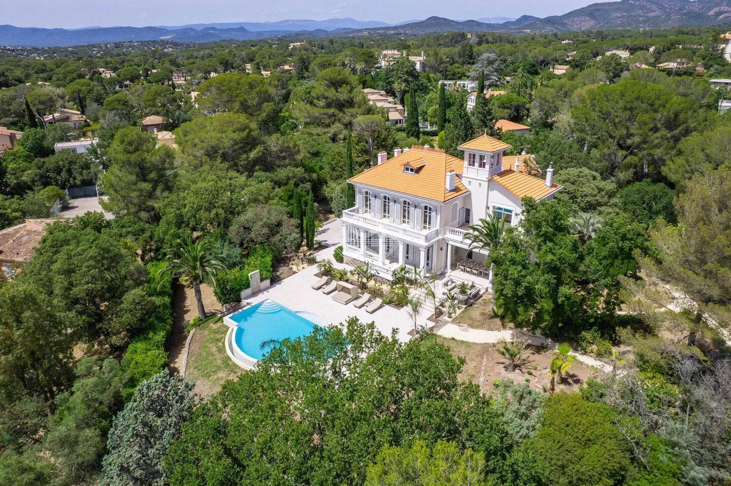 Maison 13 pièces 440 m² · à Saint-Raphaël · 440 m² · 5 300 000 €