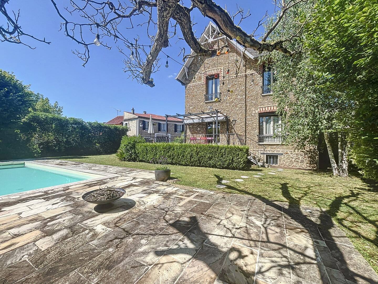 Maison 10 pièces 255 m² · à Beynes · 255 m² · 950 000 €