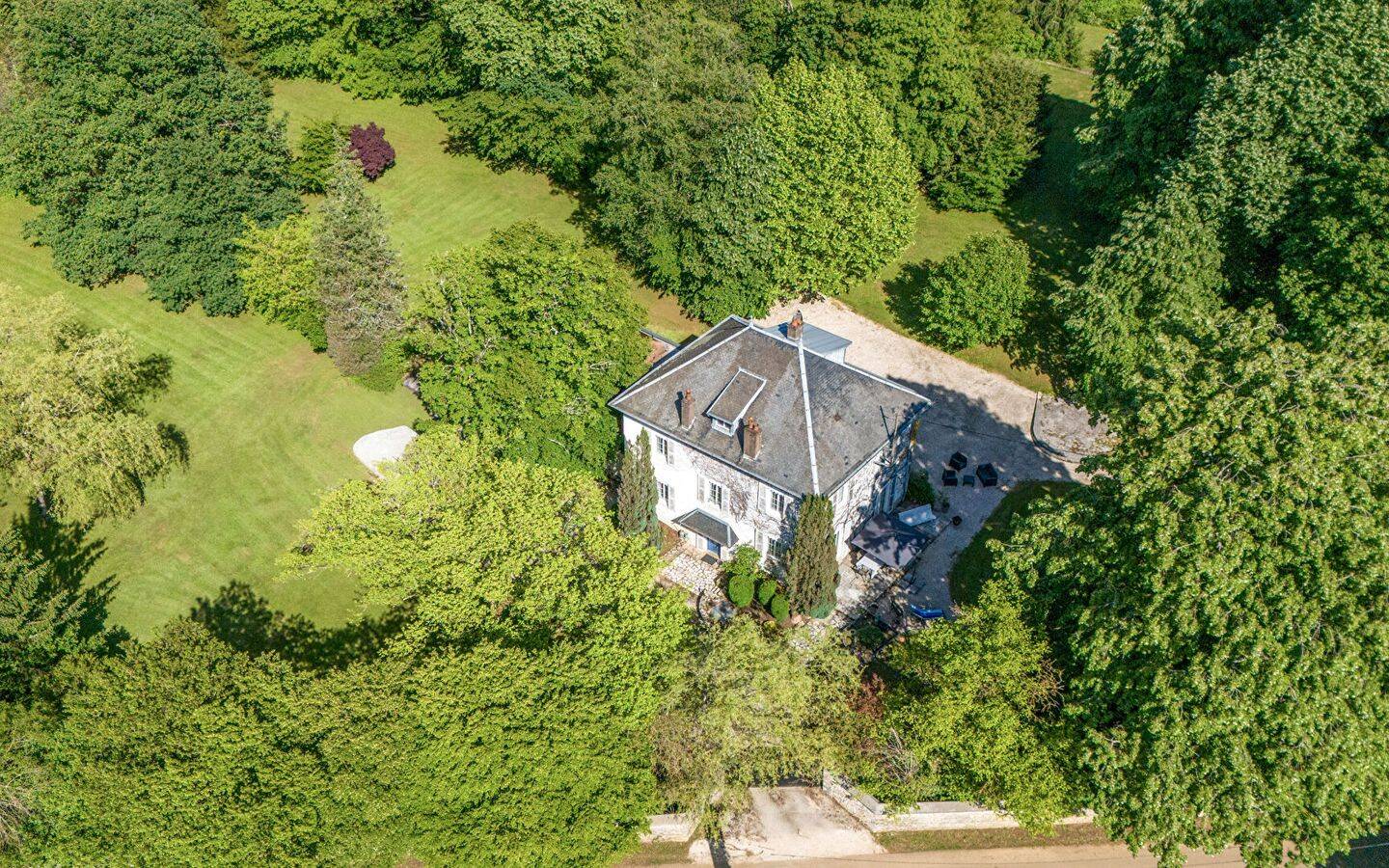 Maison 7 pièces 308 m² · à Besançon · 308 m² · 1 090 000 €