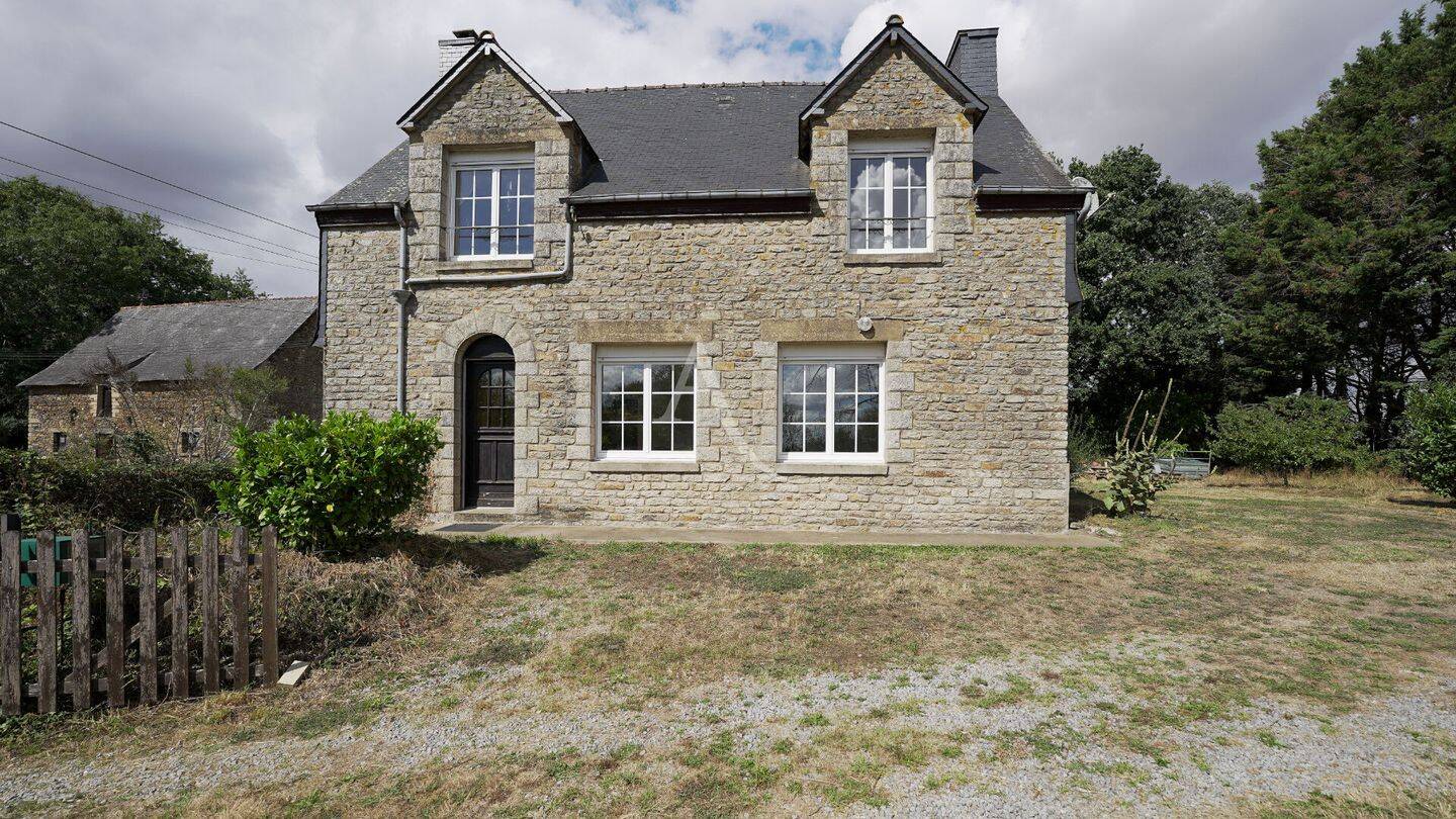 Maison 5 pièces 106 m² · à Loyat · 106 m² · 169 000 €