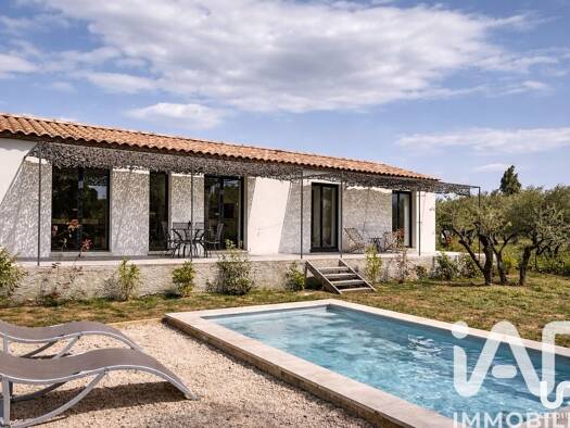 Maison de plain-pied à vendre 304 900 € 3 pièces 2 chambres 75,5 m² 823 m² de terrain Nord Uzès 30700