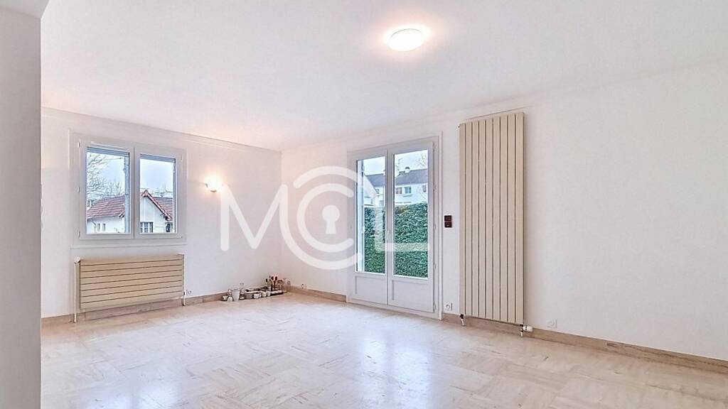 Villa à louer 1 650 € 5 pièces 3 chambres 103,1 m² 788 m² de terrain La Gare Villecresnes 94440