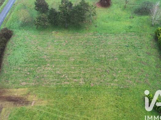 Terrain constructible à vendre 29 000 € 2 741 m² de terrain Genac-Bignac 16170