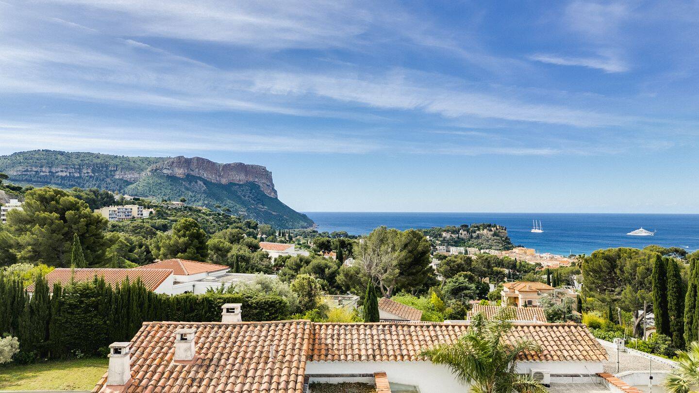Maison 7 pièces 329 m² · à Cassis · 328,5 m² · 12 500 €