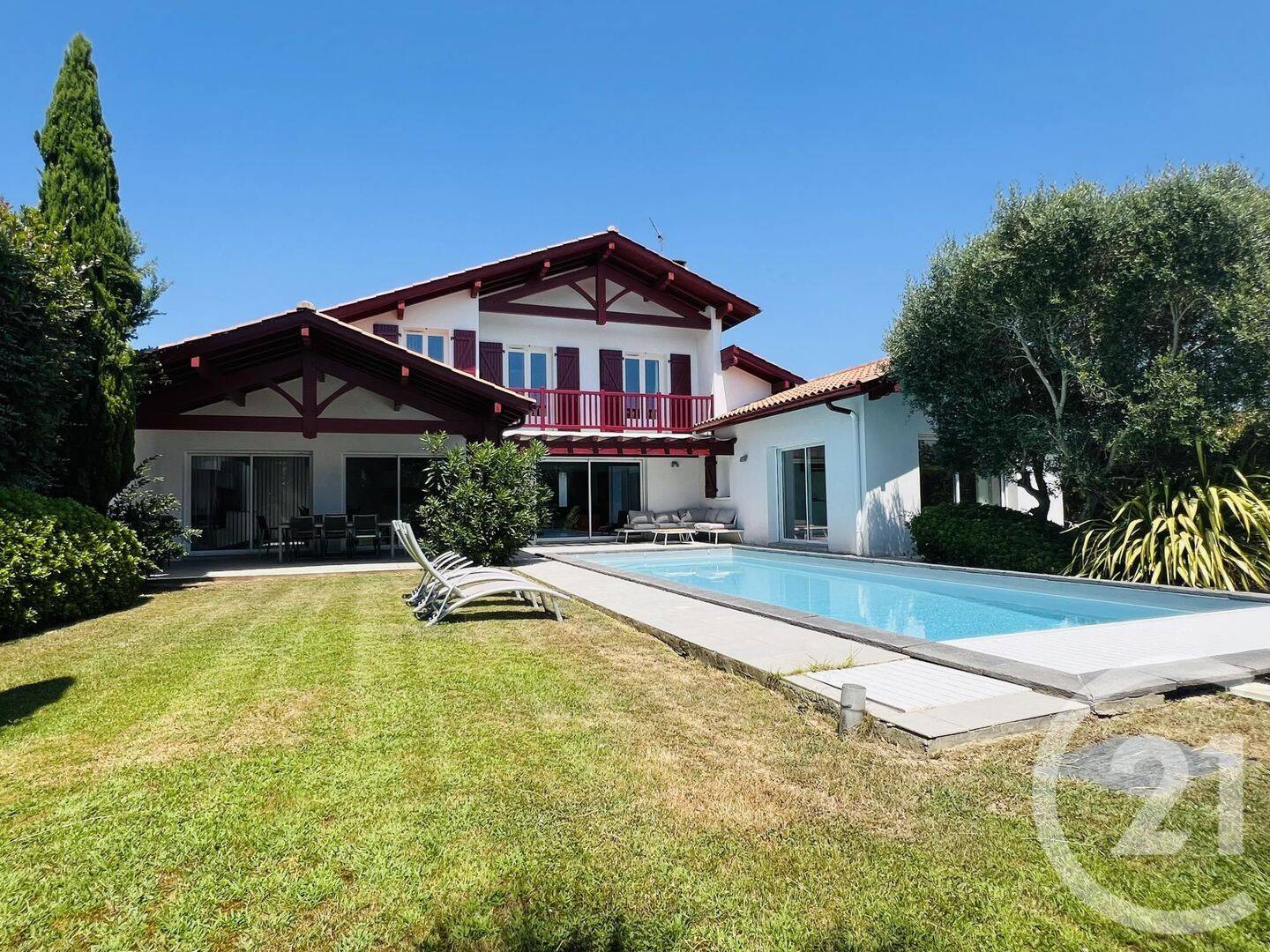 Maison 7 pièces 204 m² · à Bassussarry · 204,4 m² · 3 000 €/mois
