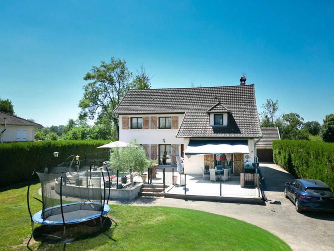 Maison 6 pièces 210 m² · à Le Bouchage · 210 m² · 379 000 €
