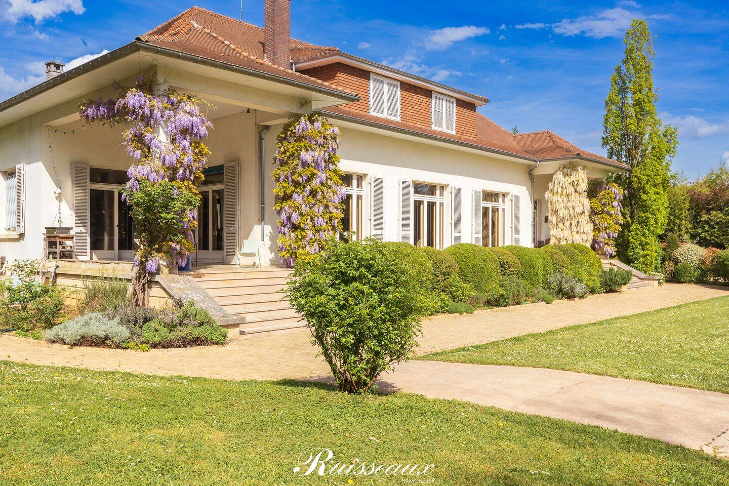 Maison 9 pièces 400 m² · à Dijon · 400 m² · 2 200 000 €