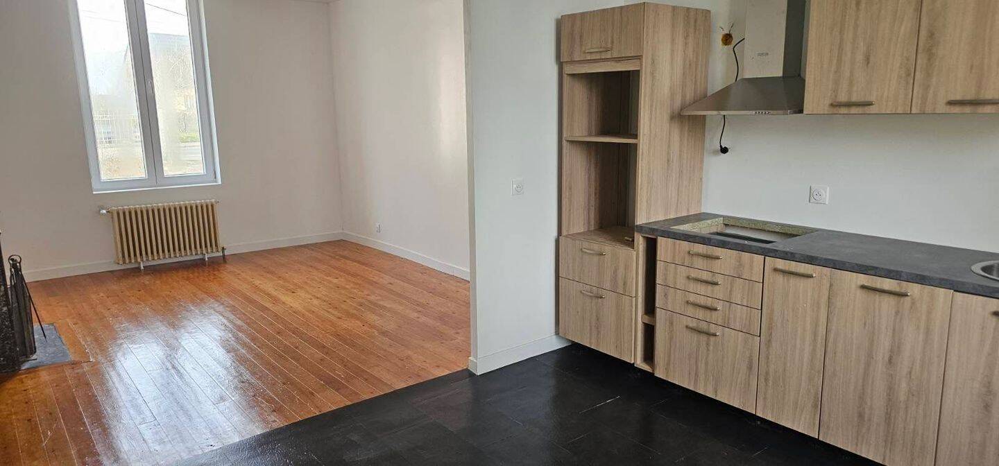 Maison 12 pièces 267 m² · à Estrées-Deniécourt · 267 m² · 4 000 €/mois