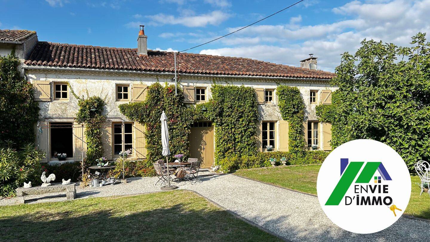 Maison 5 pièces 215 m² · à Saint-Pierre-de-Juillers · 215 m² · 429 000 €
